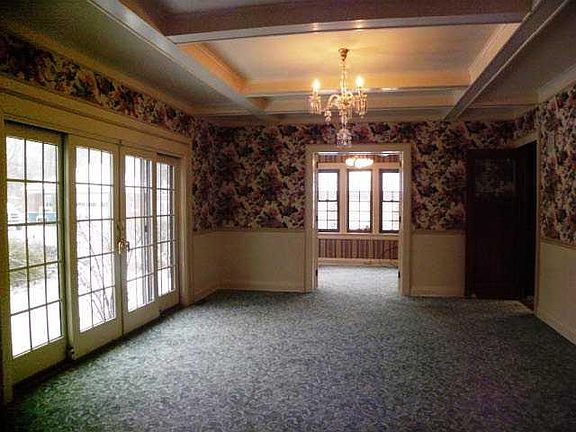 5th image of 412 E McCullough Blvd
