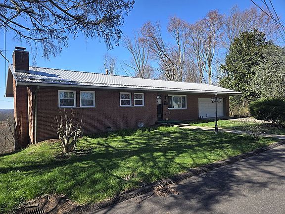 4th image of 1603 Summit Dr W