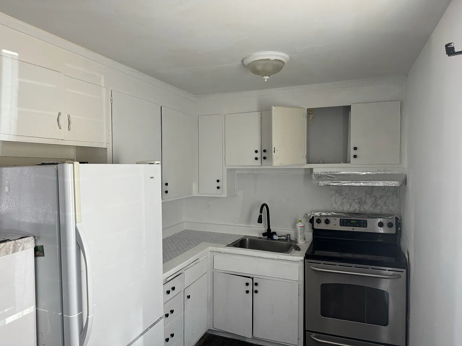 2 bed, 750 sqft, $2,295 — Photo 2