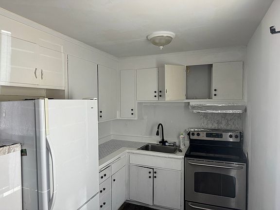 2nd image of 643 La Grande Dr