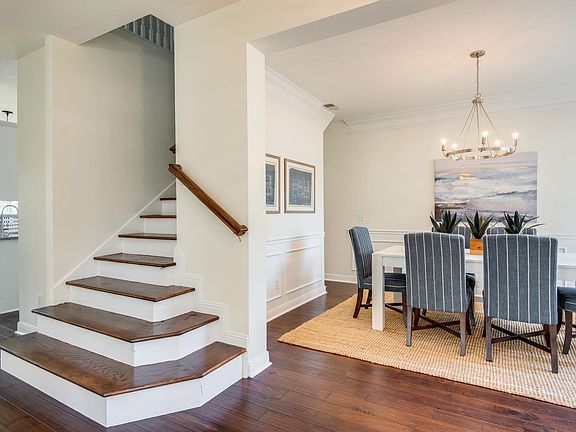 4th image of 3144 Millbank Ln