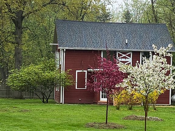 2nd image of 5 Pine St