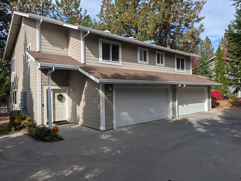 1719 Grant Rd — Photo 2