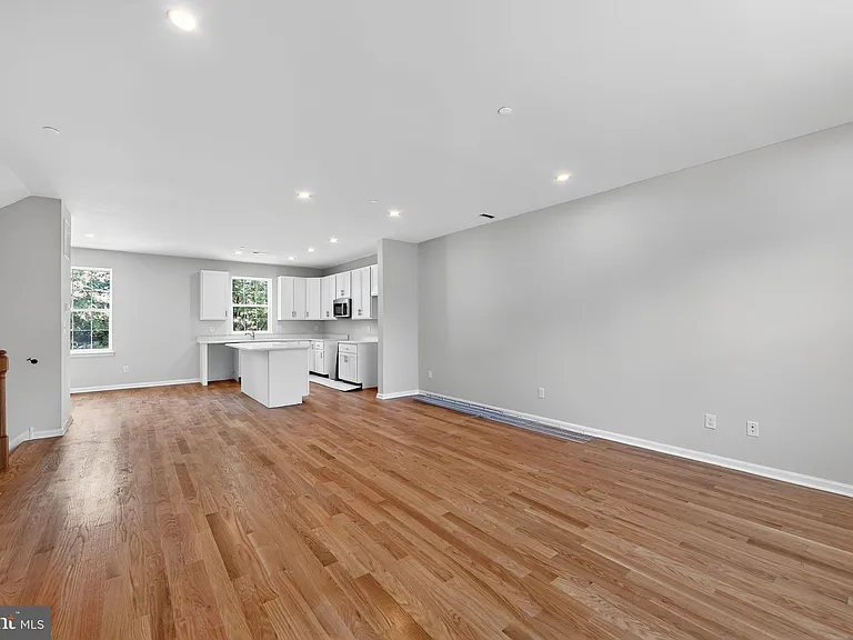 1 N Girard Ave #101 — Photo 4