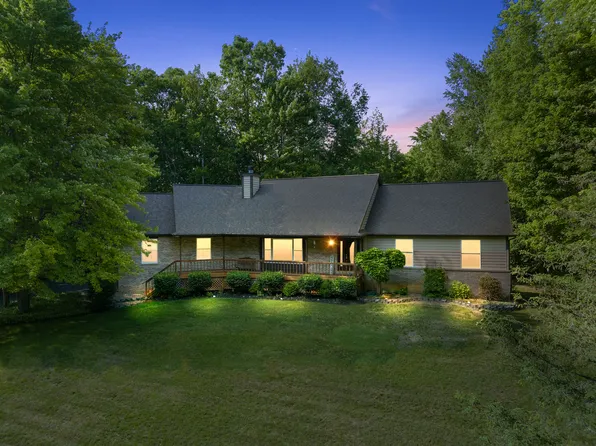 4470 Crystal Creek Dr, Lake Orion, MI 48362