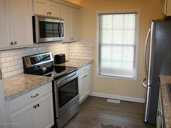 5th image of 1808 Burrwood Cir