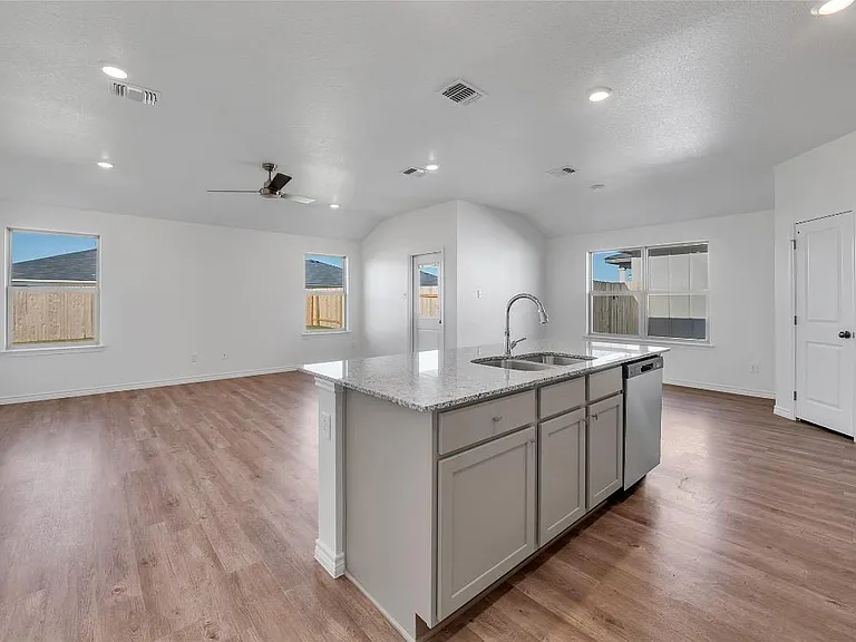 121 Maybelline Rd — Photo 2