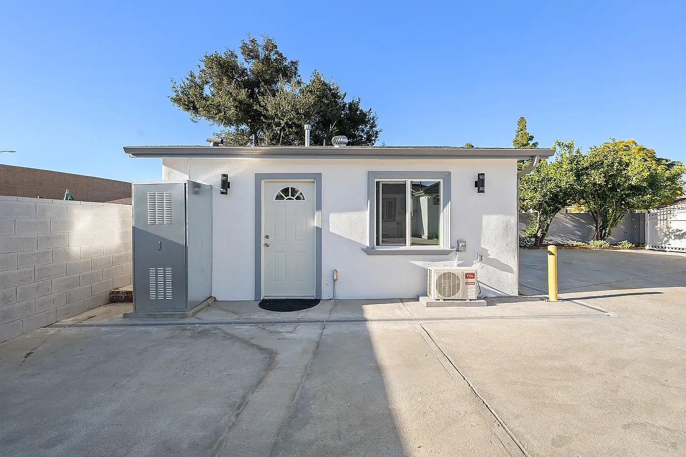 Terra Bella St, Pacoima — Photo 2