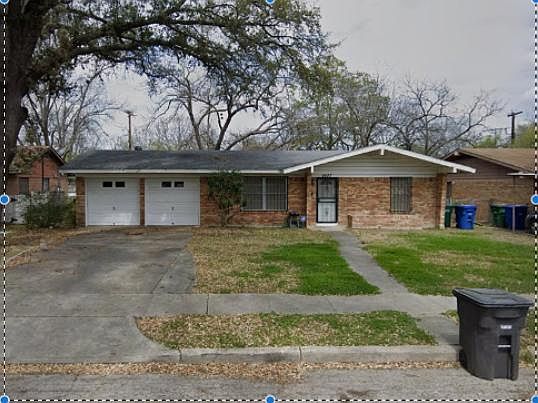 1st image of 4607 Lakewood Dr