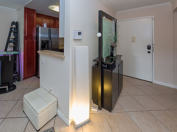 2nd image of 5565 Canoga Ave APT 208