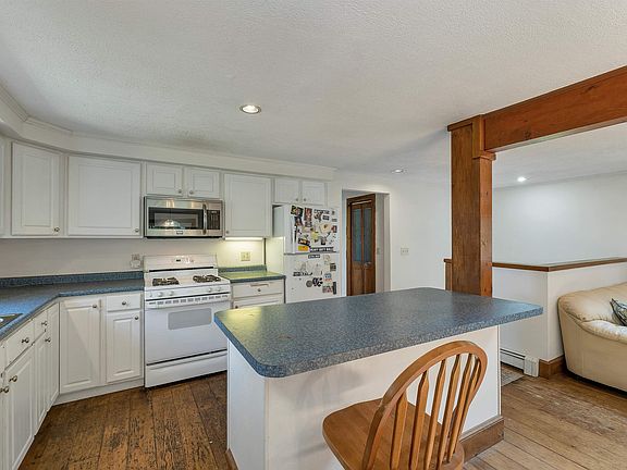 4th image of 470 Banfield Road