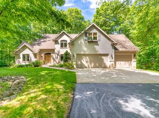1825 Pine Tree Ct, Luxemburg, WI 54217