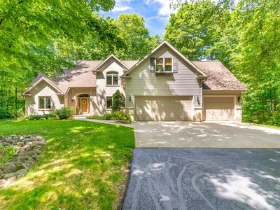 1825 Pine Tree Ct, Luxemburg, WI, 54217