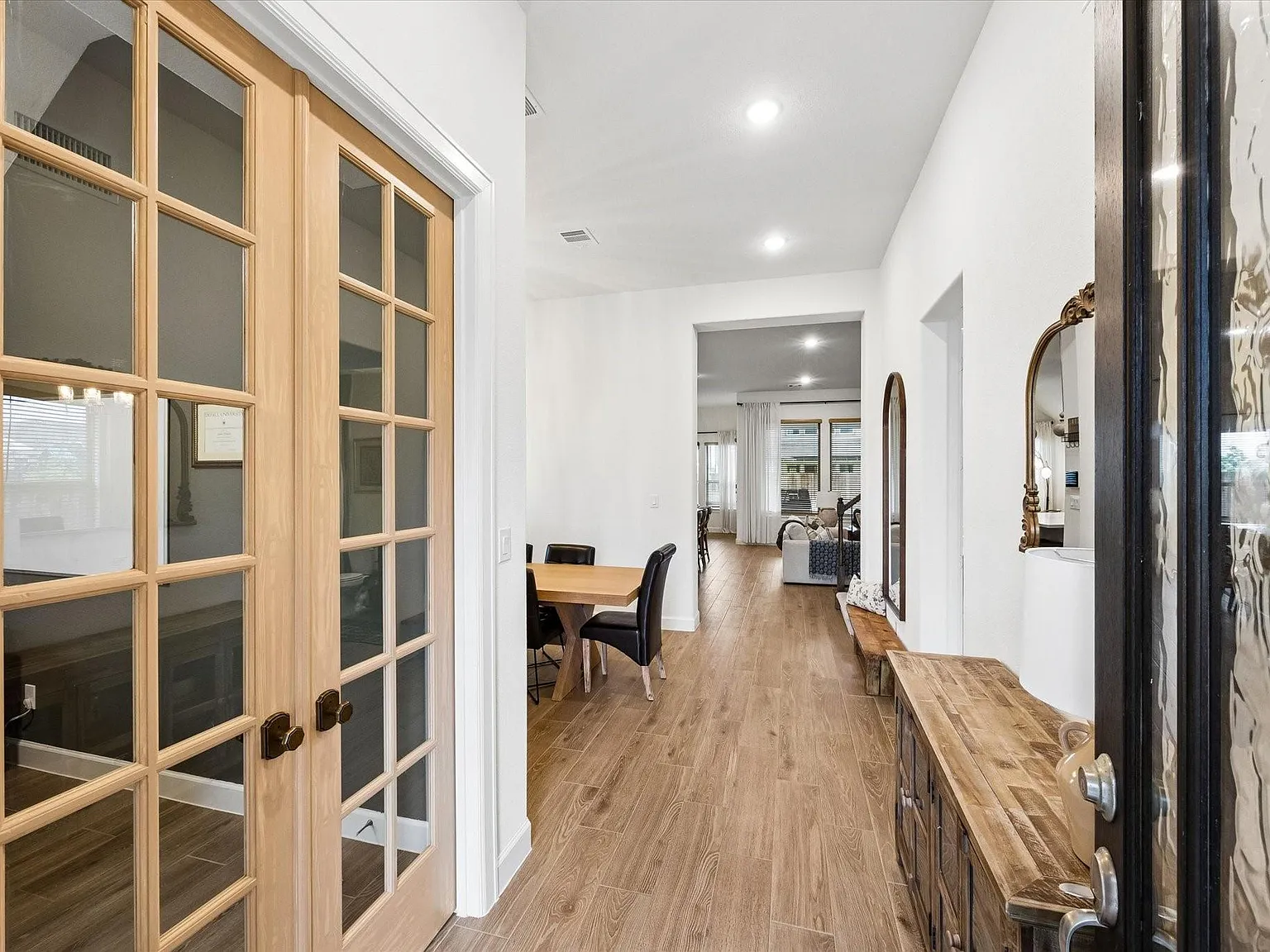 4 bed, 3.0 bath, 3021 sqft, $3,800 — Photo 4