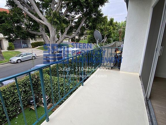 5th image of 11105 Rose Ave #204
