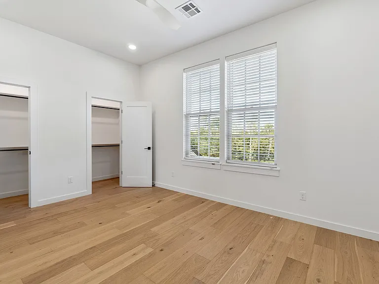 18821 Selah Way — Photo 32