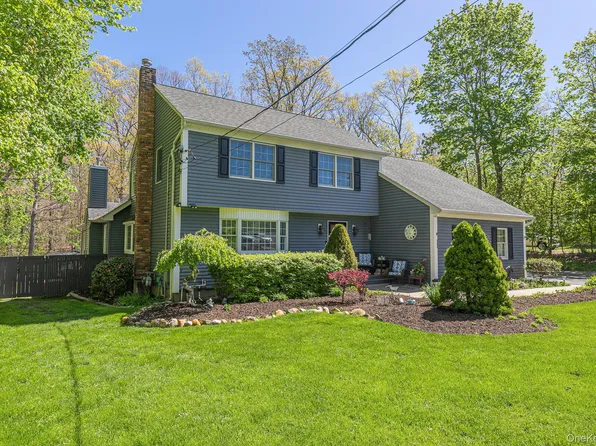 283 Pipe Stave Hollow Road, Miller Place, NY 11764
