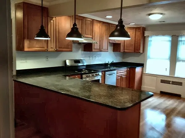 7 bed, $6,900 — Photo 3