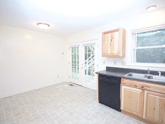 5th image of 43 Hamburg Dr APT 3