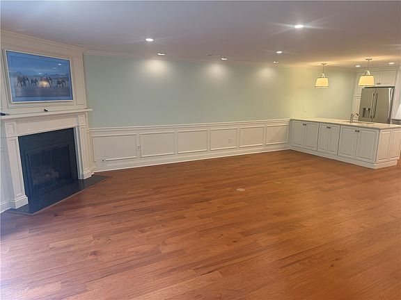 3rd image of 333 Oakwood Ave Suite 2-E