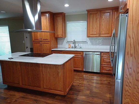 2nd image of 1832 Larkspur Dr