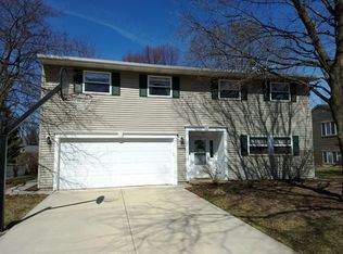 1532 Jewel Ave, St Charles, IL 60174