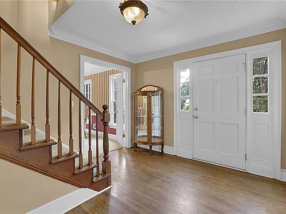 5th image of 3856 Cynthia Way SW