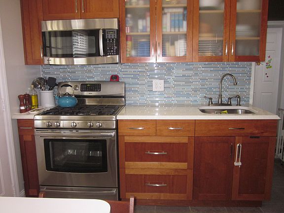 2nd image of 711 Lowell Ave
