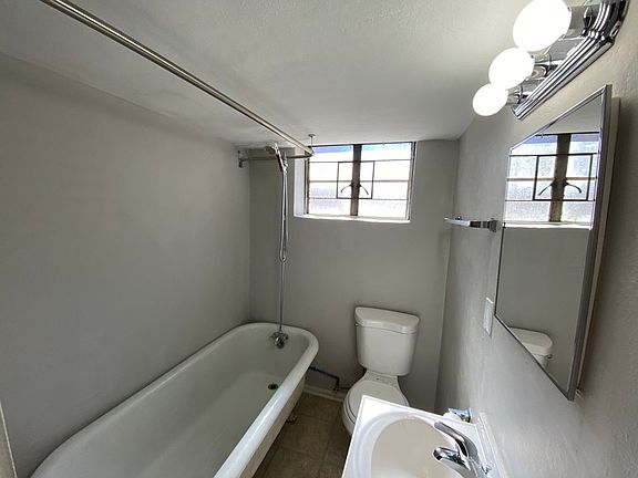 4th image of 5816 Lindenwood Ave Basement 5826