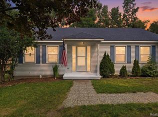 5608 Clinton River Dr, Waterford, MI 48327