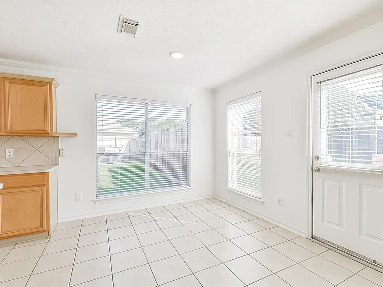 2507 Liza Ct — Photo 10