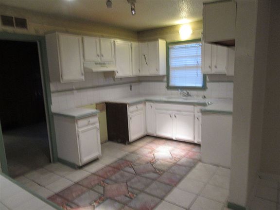 2nd image of 3764 Belleau Dr