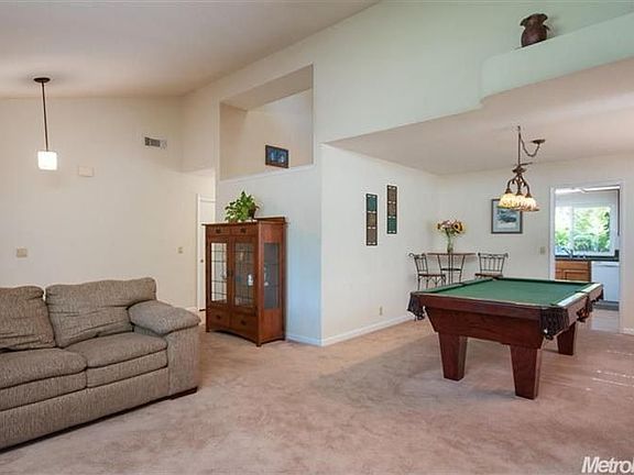 4th image of 2684 Hillcrest Dr