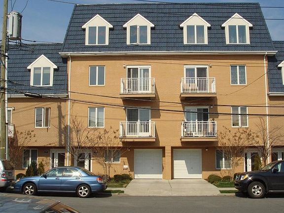 2nd image of 1477 Royce St #3A