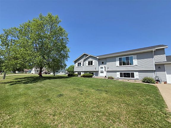 2nd image of 1009 Marian Street