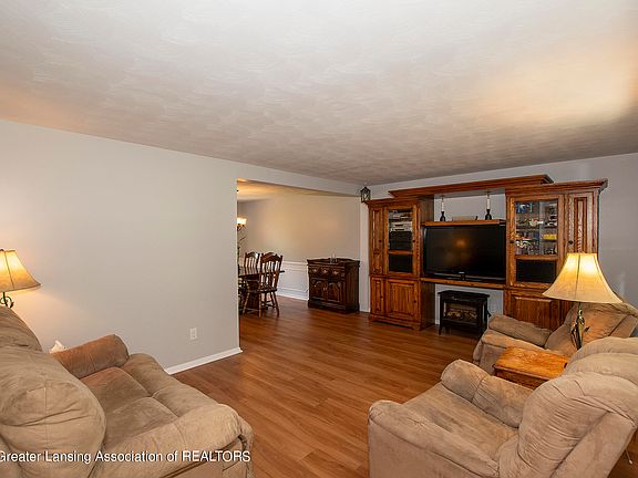 4th image of 5941 Grand River Dr