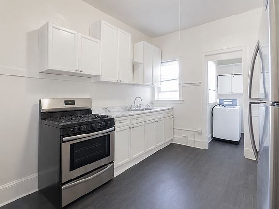 3rd image of 4754 N Lincoln Ave #3