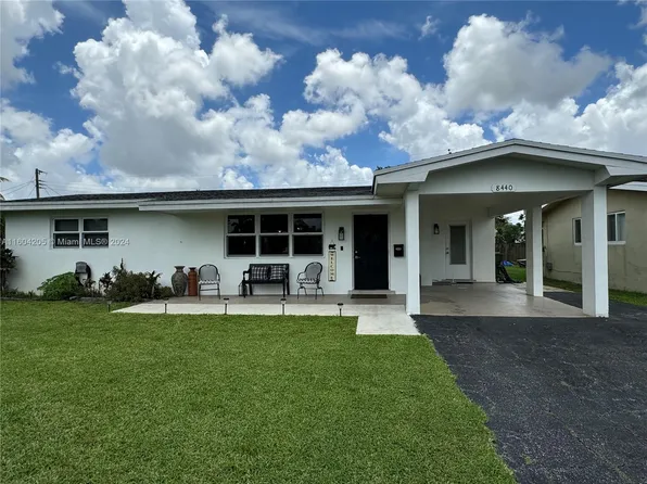8440 NW 11th Ct, Pembroke Pines, FL 33024
