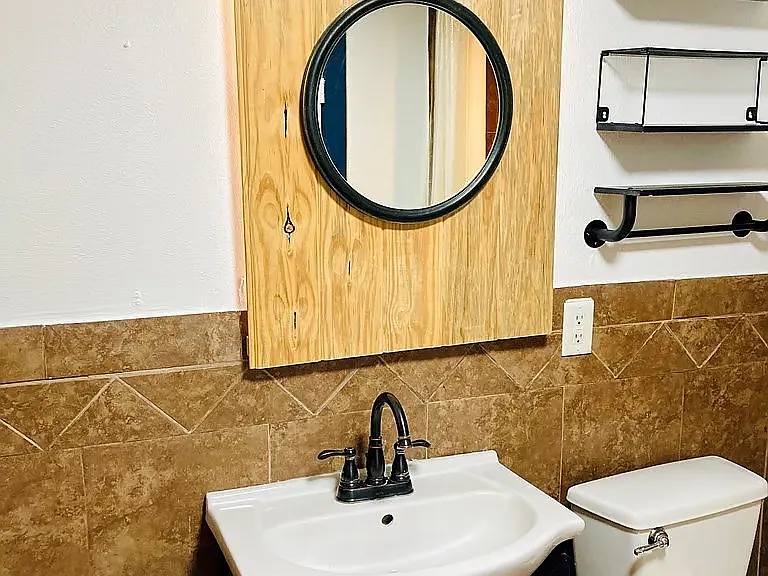 104 E Waco St — Photo 13