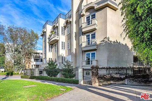 11740 W Sunset Blvd #22 Photo 1