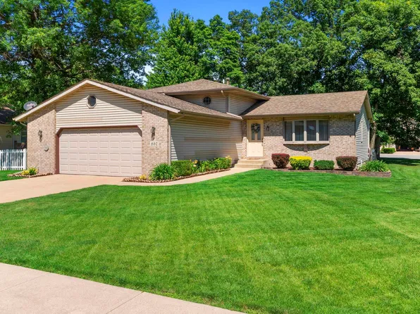 892 Essex Dr, Porter, IN 46304