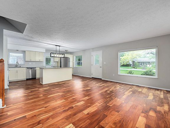 3rd image of 31131 Wolf Rd