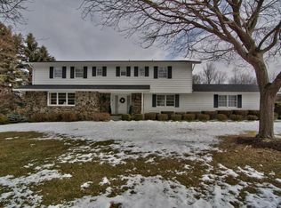 11 Starlight Dr, Waverly Township, PA 18411