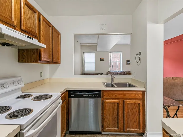 196 Crown St #310 — Photo 9