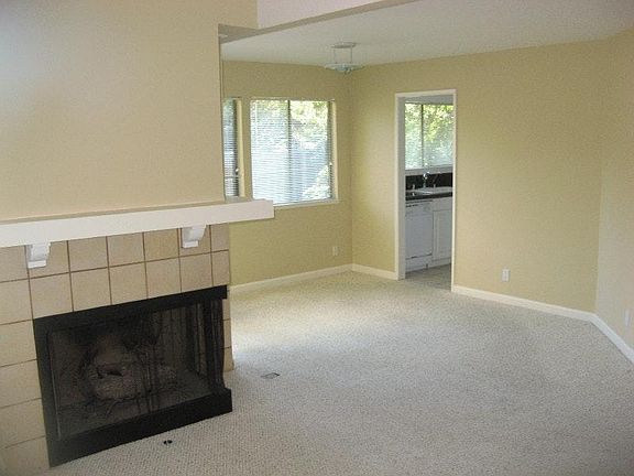 4th image of 1543 Camden Village Cir