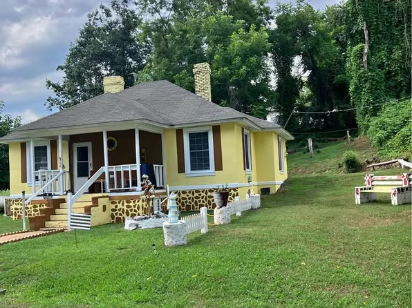 140 7th St, Fieldale, VA 24089