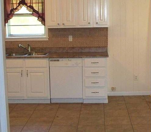 5th image of 119 Country Hill Dr