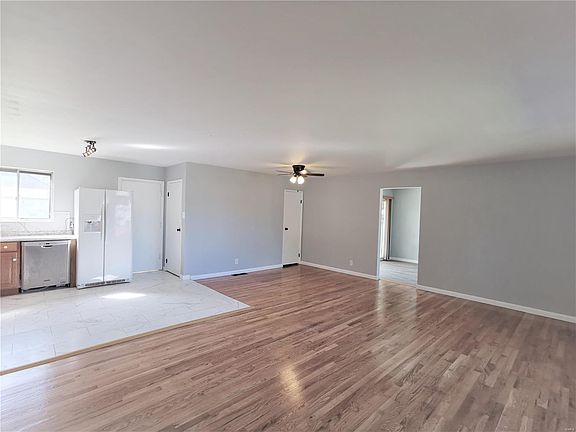2nd image of 9618 La Jolla Dr