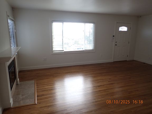 4th image of 586 Park Way