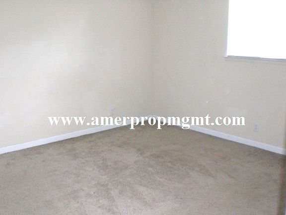4th image of 2386 S Whitney Blvd